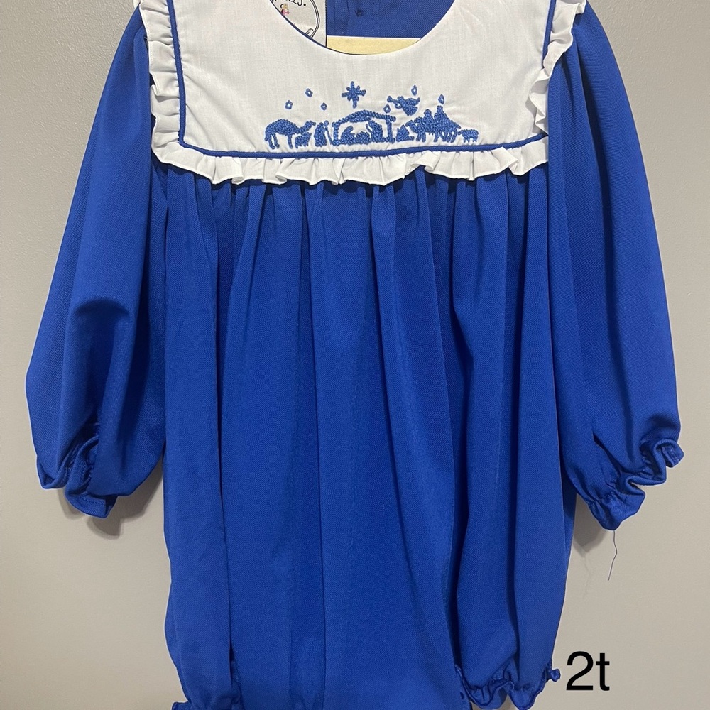 Blue bubble with nativity French knot